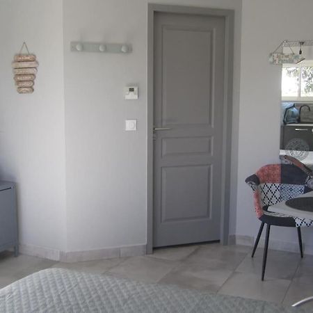 Studio Tout Confort Au Coeur Des Graves Portets Luaran gambar