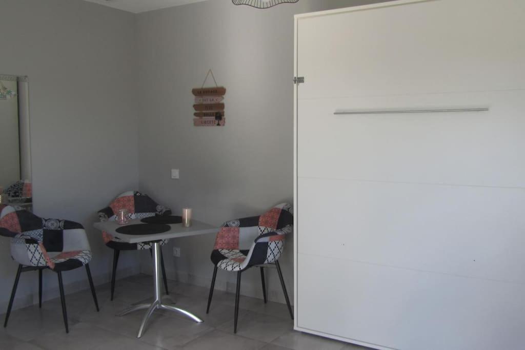 Studio Tout Confort Au Coeur Des Graves Portets Luaran gambar